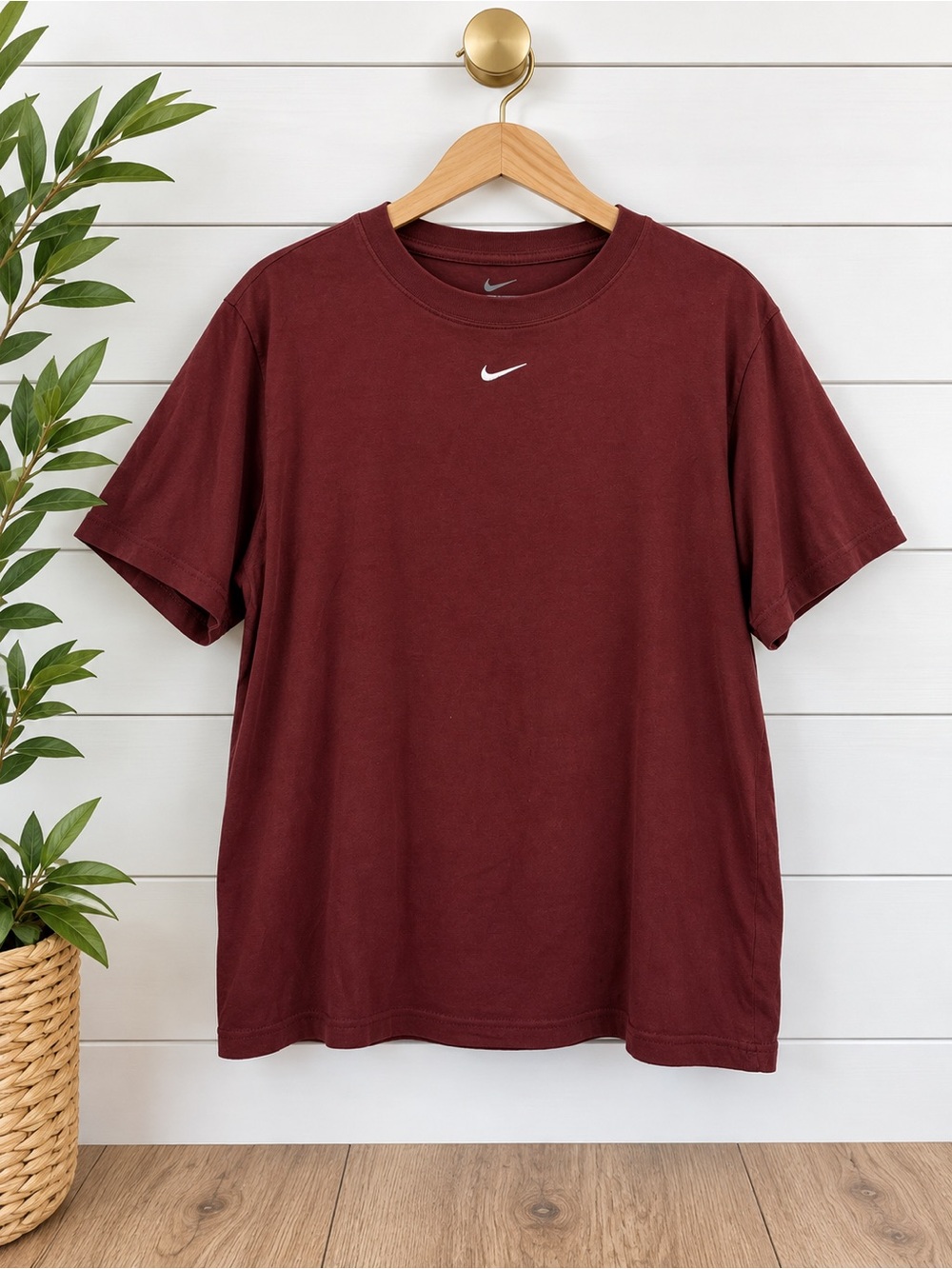 🍷 Nike The Nike Tee Loose Fit Burgundy T-Shirt Women’s M